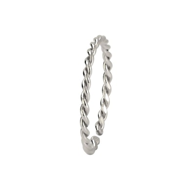 Seamless twisted ring