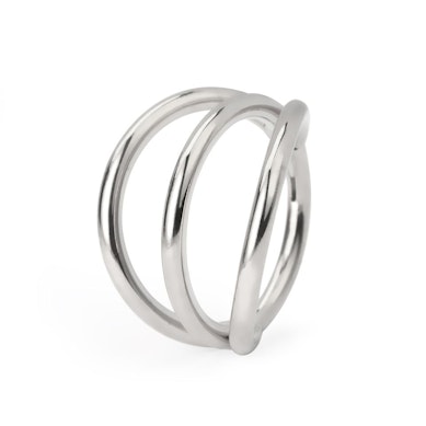 Triple hooped ring in titanium