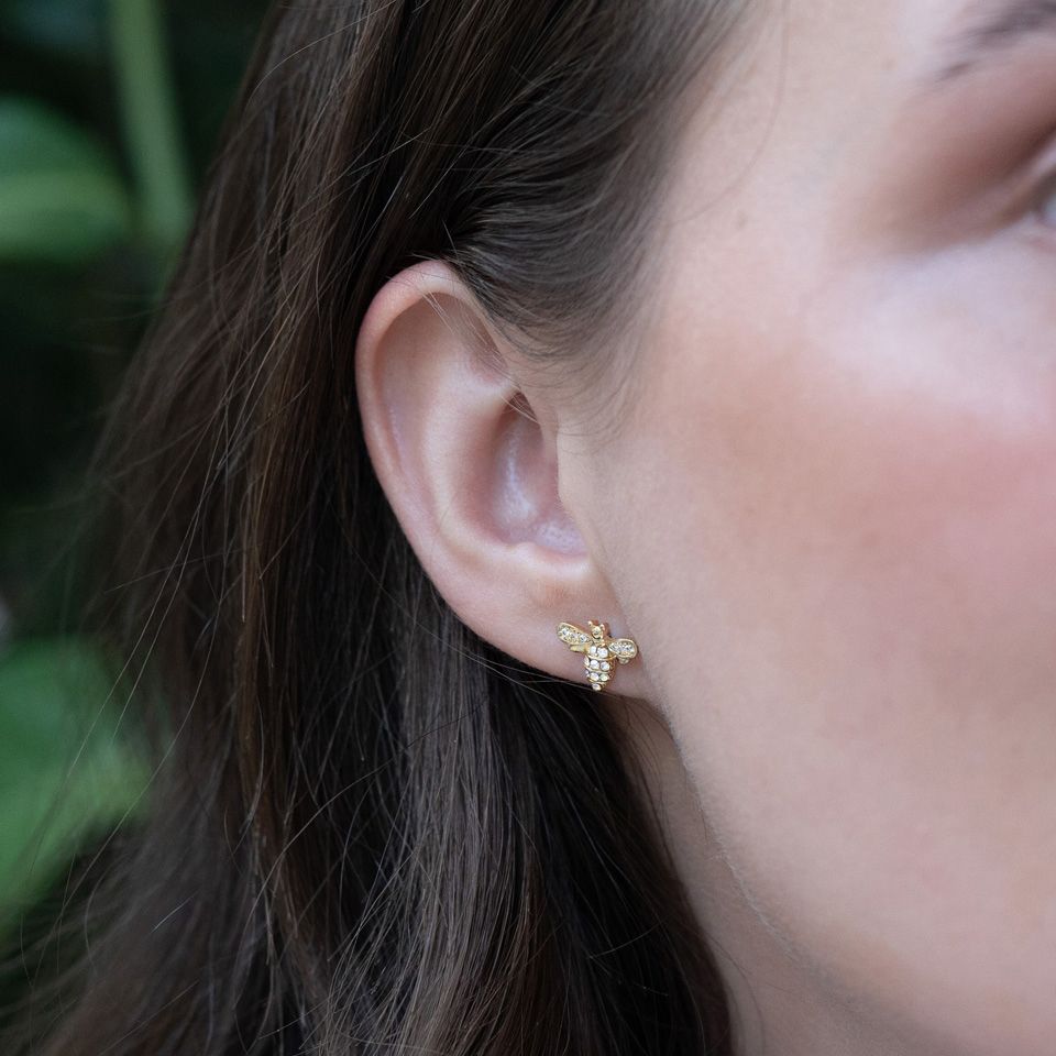 Labret auskaras su vidiniu sriegiu ir bitute