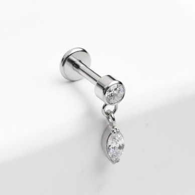 Titano labret auskaras su elegantišku markazito žavesiu