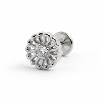 Titano labret su subtilia gėlyte