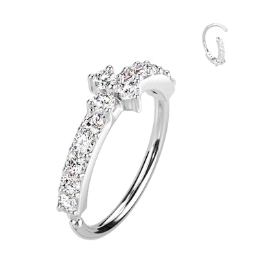 Twist ring with paving stones with a triangle center stone