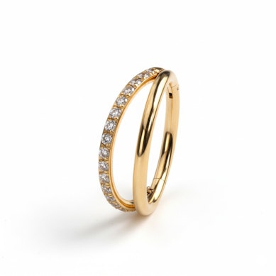 Titano dvigubas žiedas su akutėmis vienoje juostoje