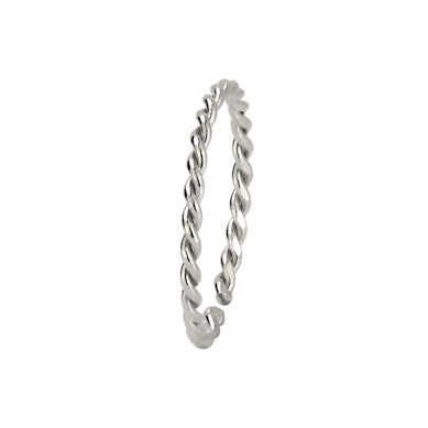 Seamless twisted ring