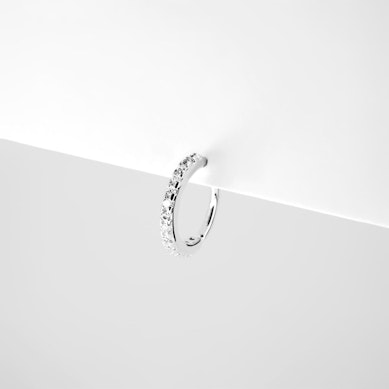 Seamless ring with stone channel in the color of your choice