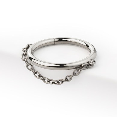 Hinged ring with chain detail