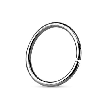 Seamless ring made of titanium
