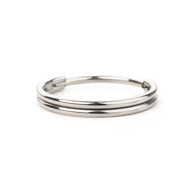 Hinged ring with double ring effect