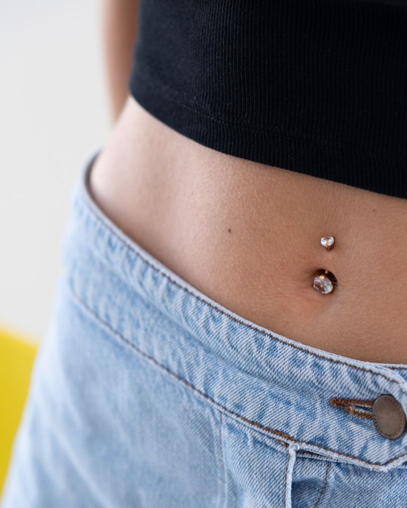 Stunning belly button ring in different colors with large gems