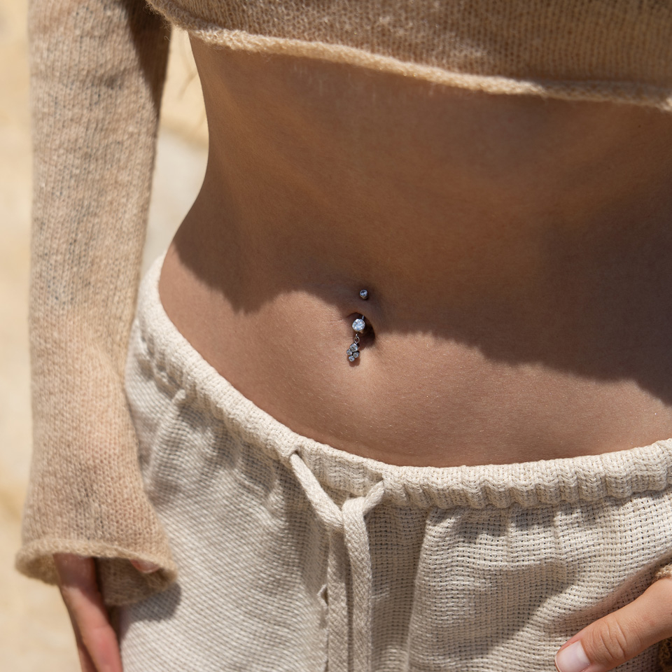 Auskaras į bambą su kristalais puoštu pakabuku