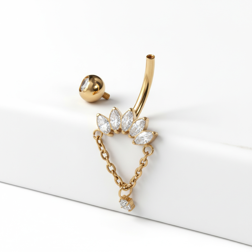 Titano auskaras į bambą su markizės formos kristalais ir pakabuku