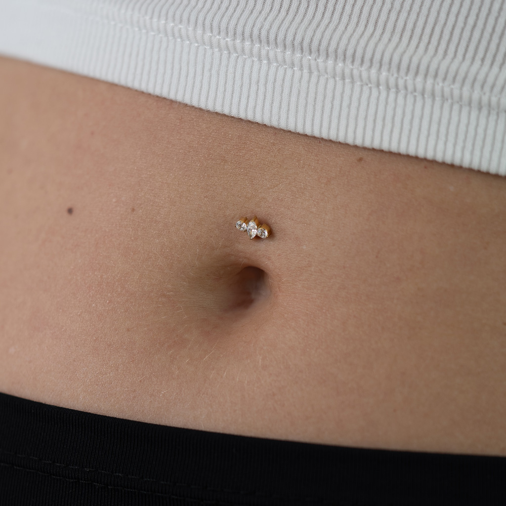 Titano floating bambos auskaras su markizės pjovimo akute per vidurį