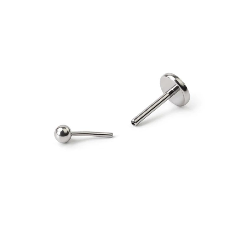 Įstumiamas labret auskras iš titano