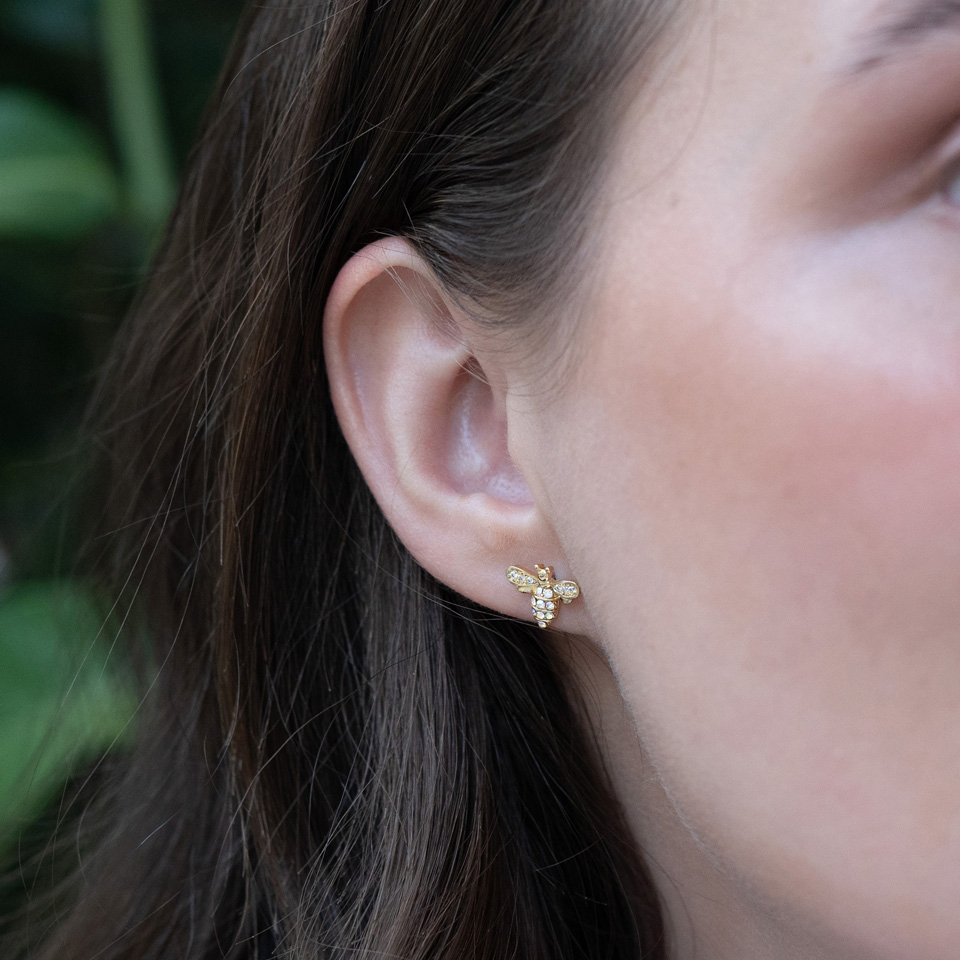 Labret auskaras su vidiniu sriegiu ir bitute