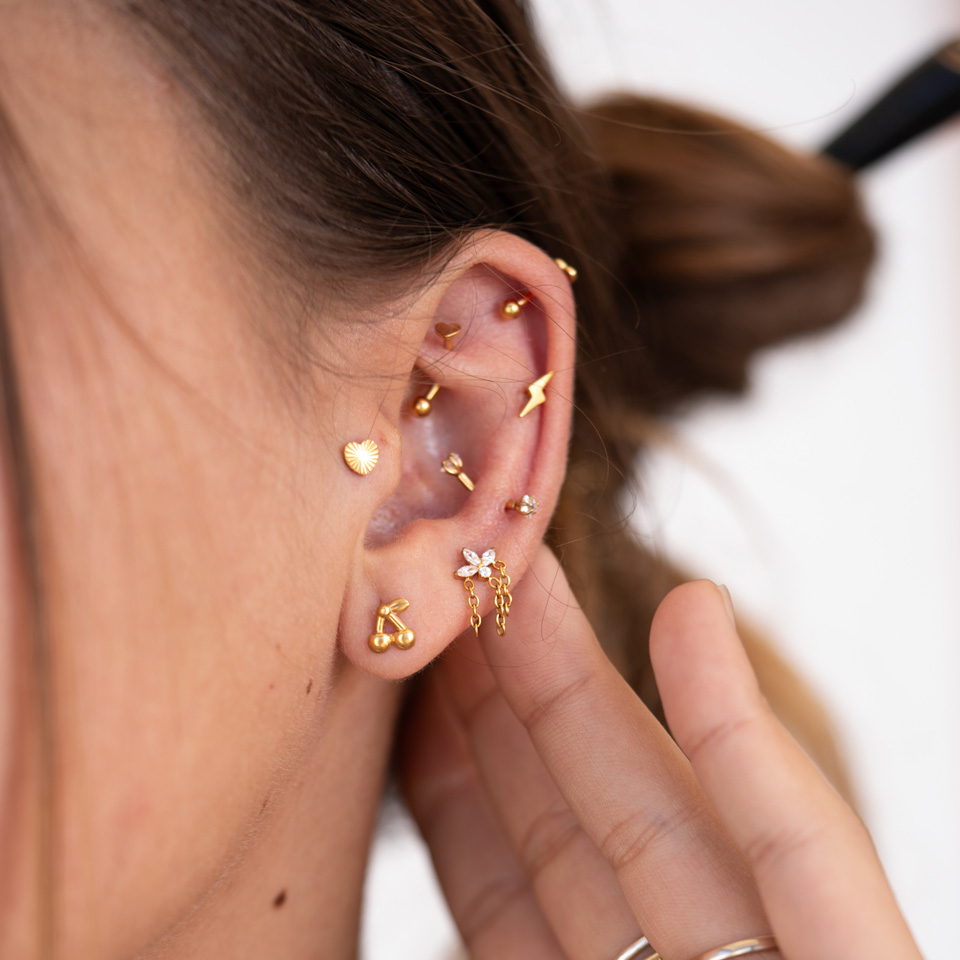 Labret auskaras su gėlyte ir grandinėlėmis