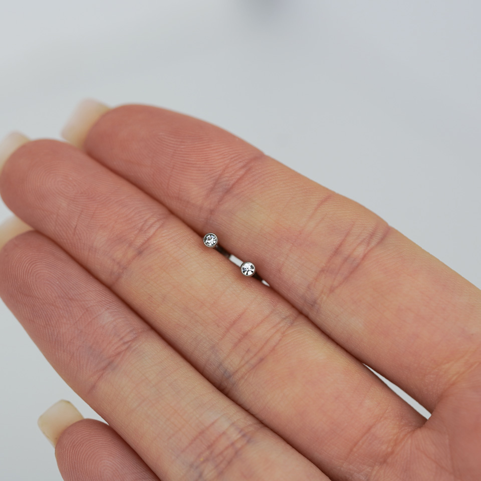Labret auskaras su vidiniu sriegiu ir mažu kristalu