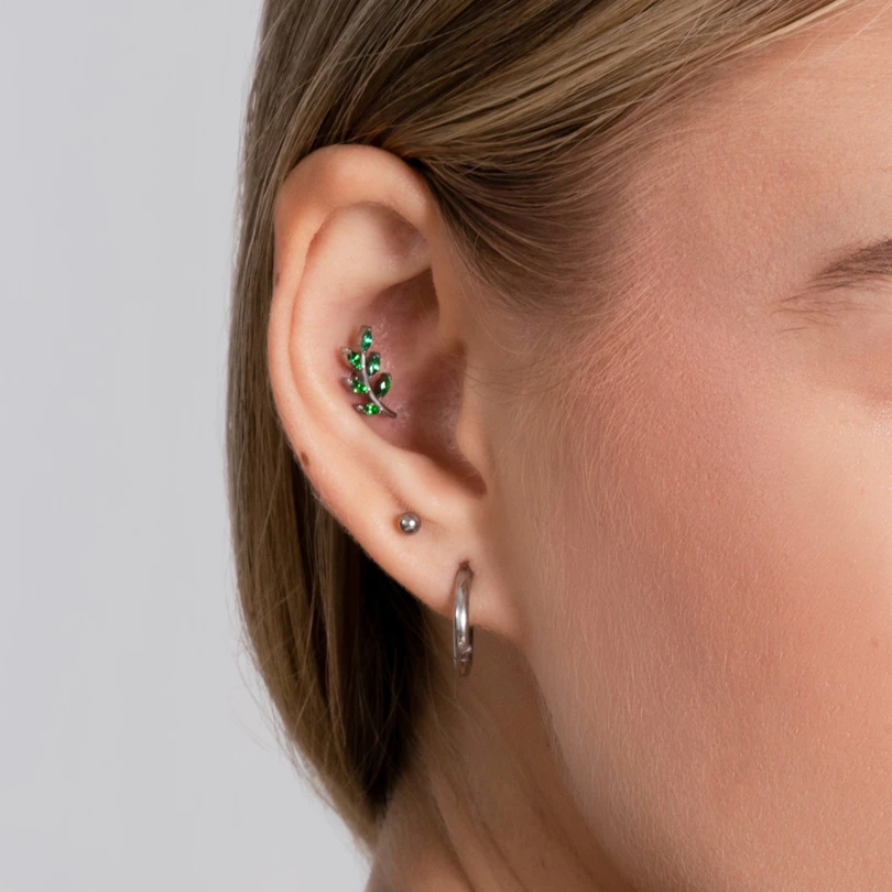 Leaf labret in titanium with gem stones
