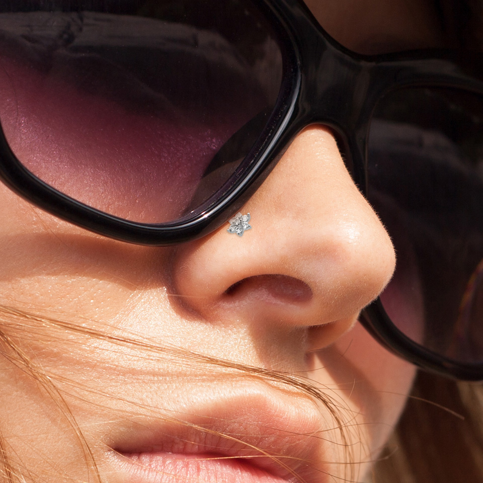 Auskaras į nosį iš 14k aukso su gėle