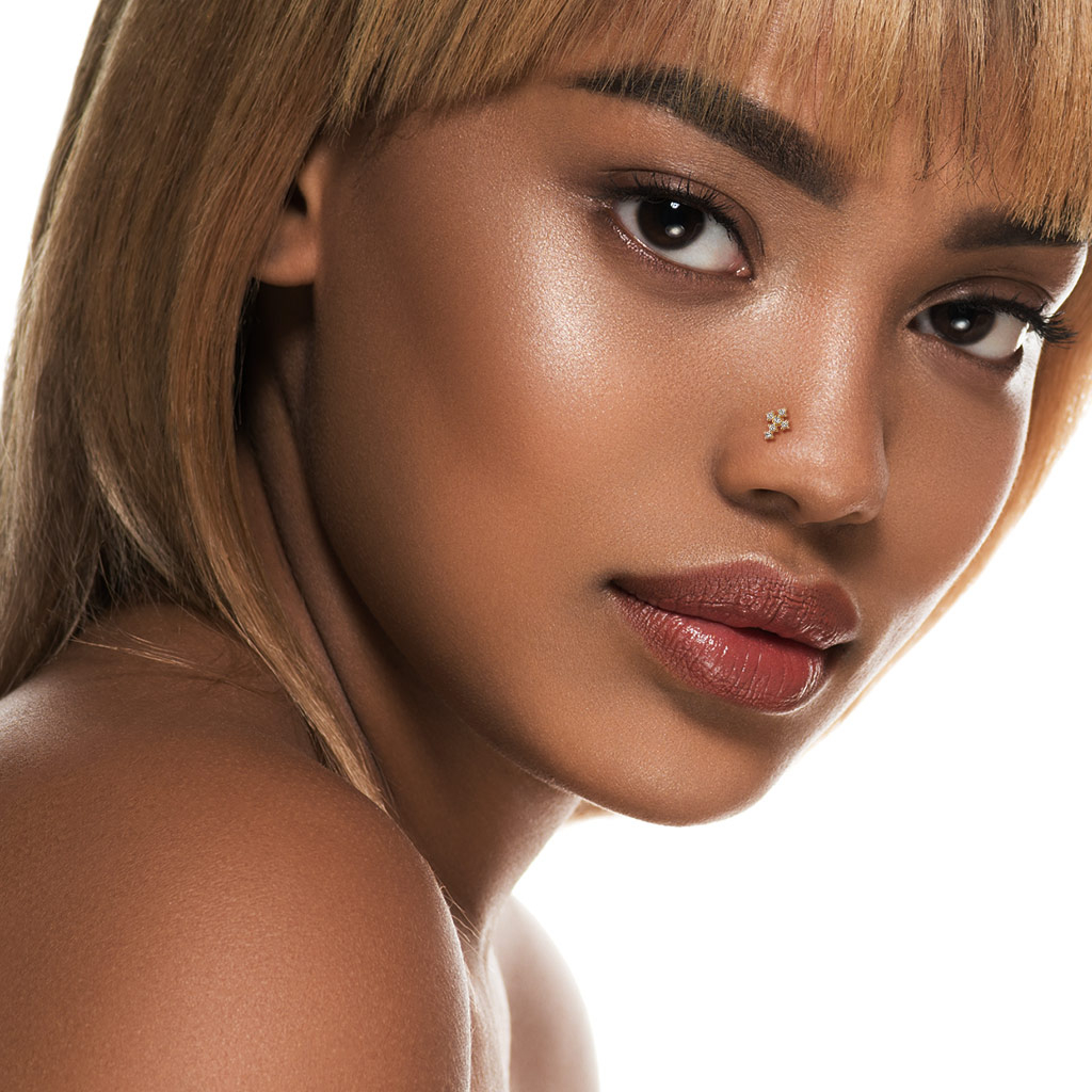 Auskaras į nosį iš 14k aukso su kryželiu