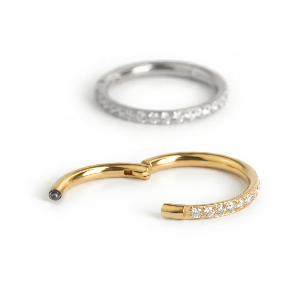 Susegamas žiedinis auskaras iš chirurginio plieno su kristalais