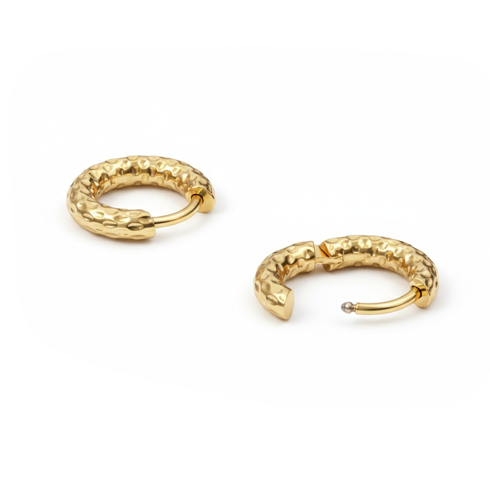 Graviruotų žiedinių auskarų pora