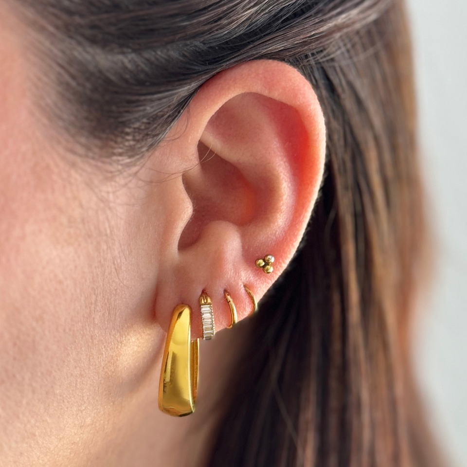 Apvalių žiedinių auskarų pora