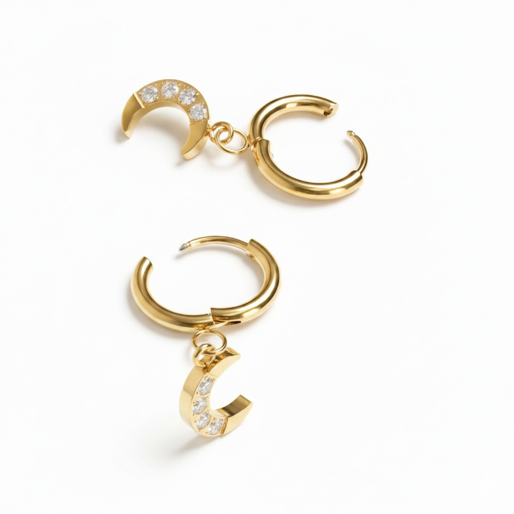 Žiedų su mėnulio formos pakabukais pora