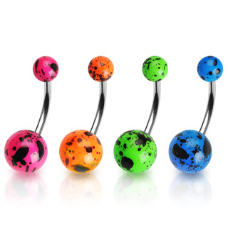 Auskaras į bambą su juodomis dėmėmis