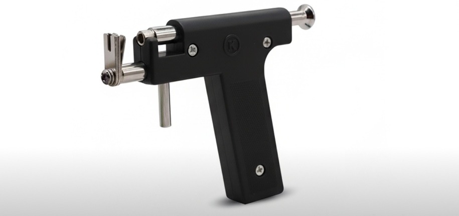 Kūno Vėrimo Pistoletas Ar Adata Kūno Vėrimo Pistoletas Ar Adata